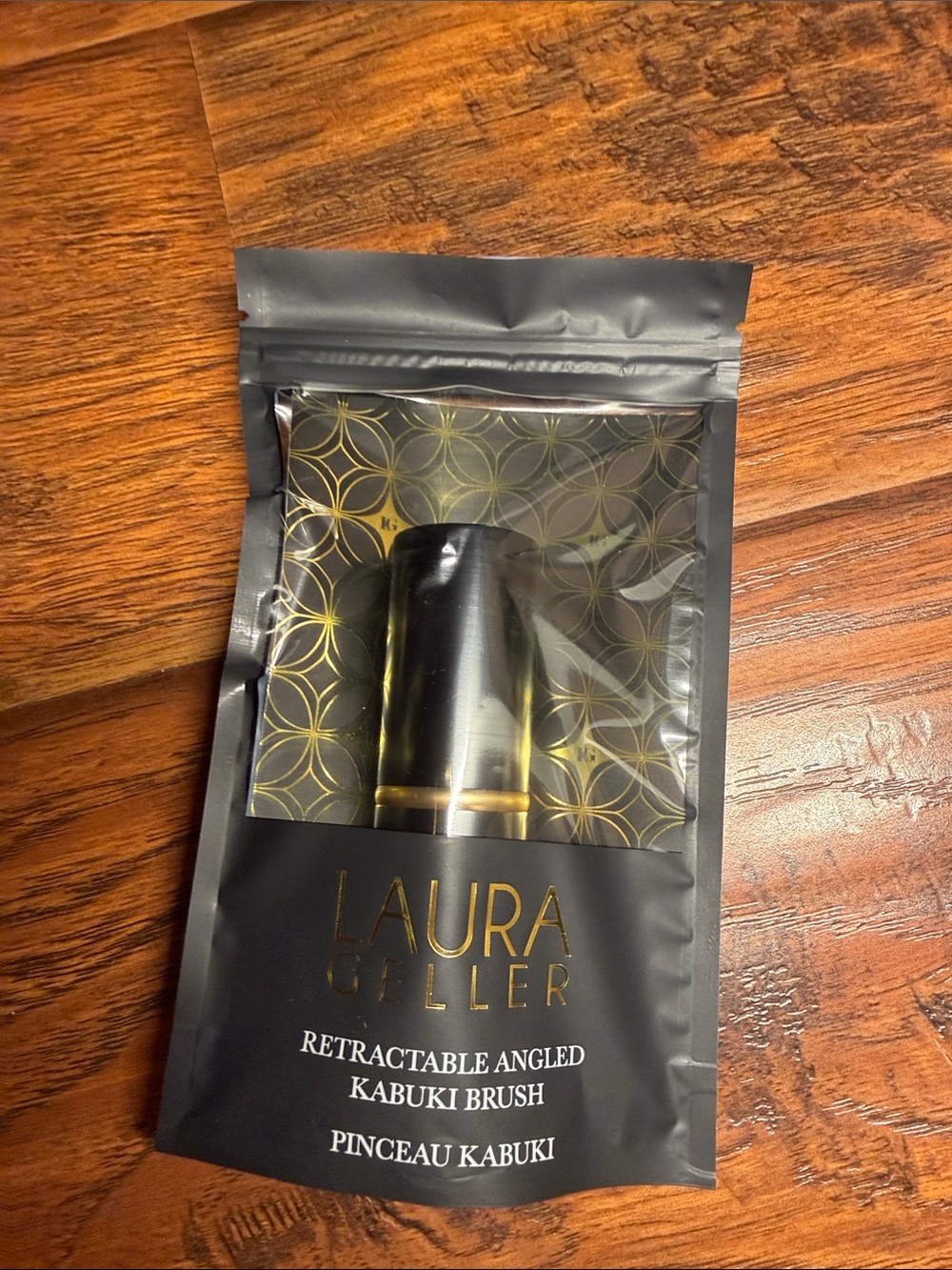 Laura Geller Black and Gold Retractable Kabuki Brush.New in package